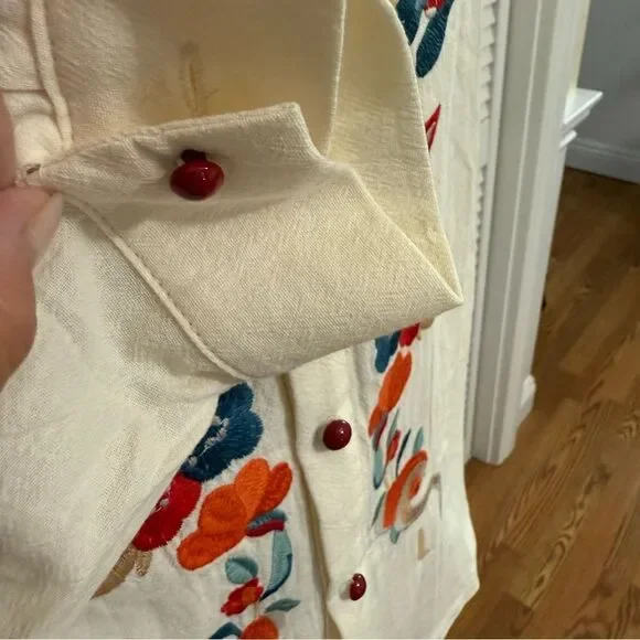 Manly/Unisex Casual Cream and Red Embroidered Button Down Shirt NWT! - Picture 4 of 13